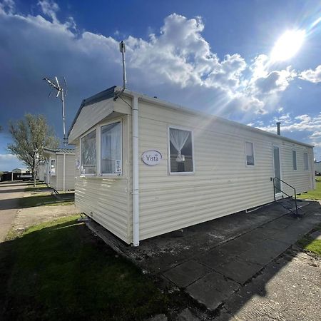 Lovely 8 Berth Caravan At St Osyth Beach Holiday Park Ref 28101G كْلانكتون أون سي المظهر الخارجي الصورة
